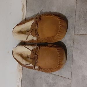 UGG Slipper  size  9 women